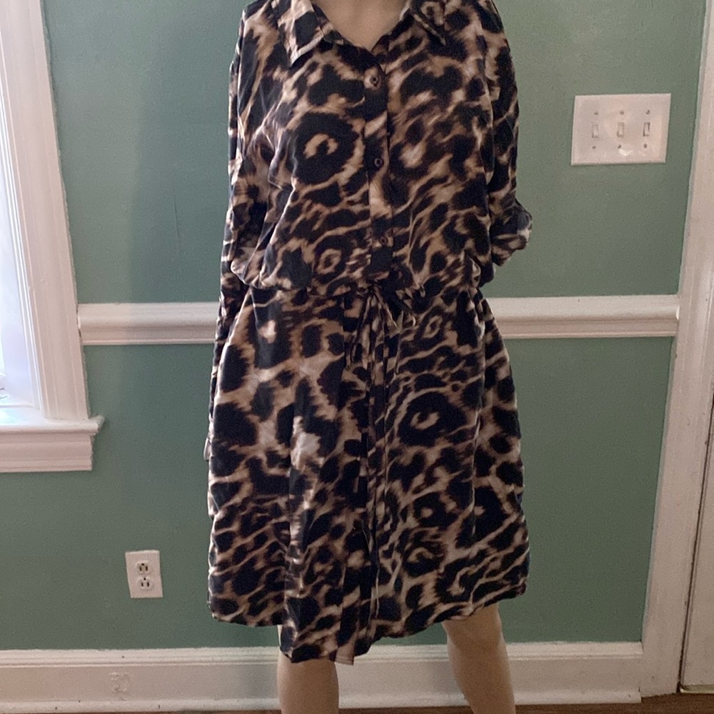 Calvin klein 100% silk animal print long sleeve can be folded 3/4 knee Length L